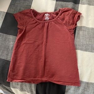 Flutter sleeve too. Girls.